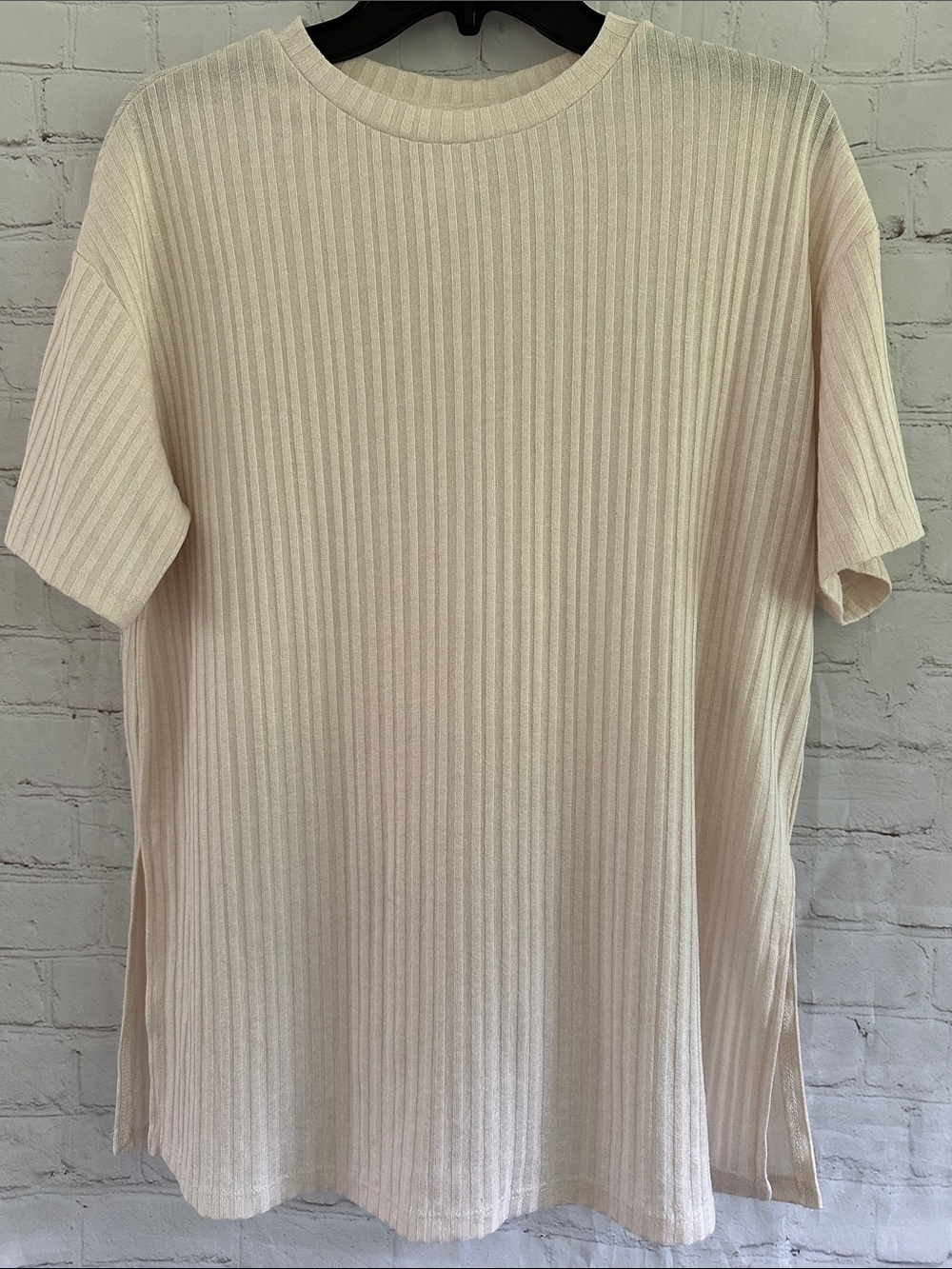 H&M Cream Ribbed Short Sleeve Knit Top with Slits size M